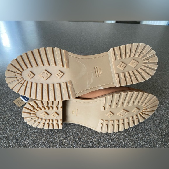 sale! 25% off! Toms Cleo Chelsea Boot. 8.5 - Picture 6 of 7